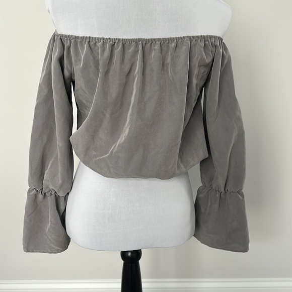 Everly Grey Off The Shoulder Crop Top Sz S - Picture 4 of 5